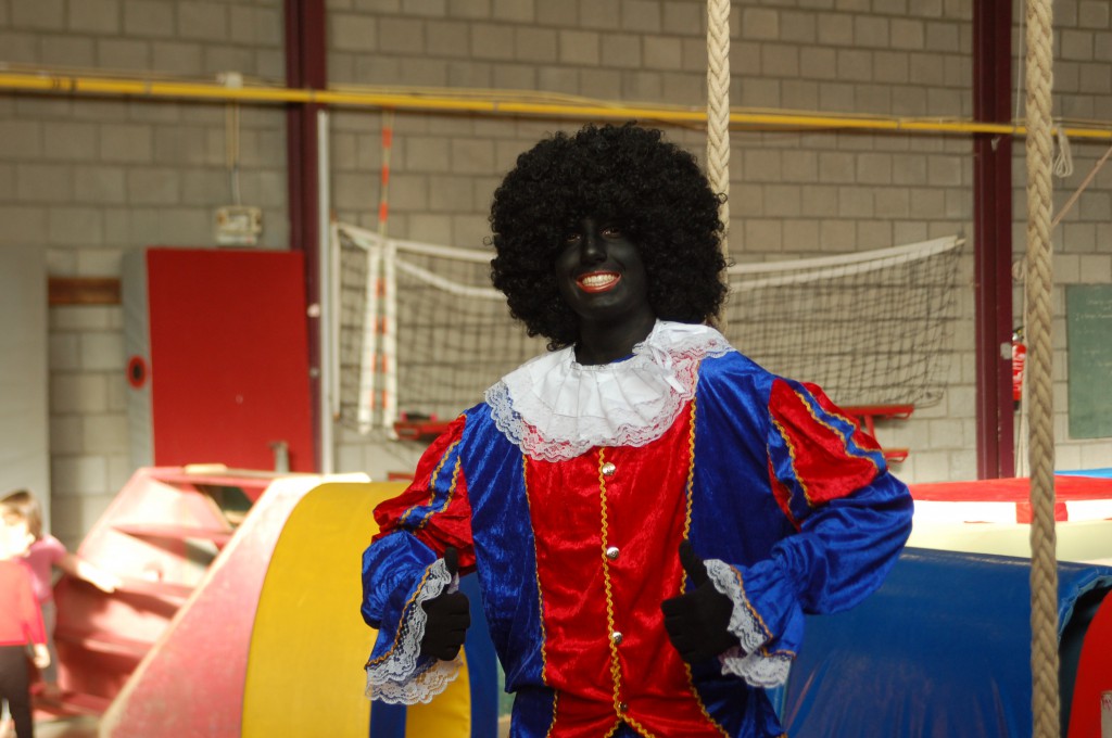 Zwarte Piet tijdens de sint-themales voor kleuters